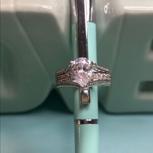 Stunning pear shaped sterling silver Women's Ring with Clear Stone